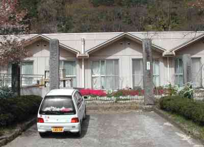 �Z�ɂ̐ՂɌ��Ă�ꂽ�����{��